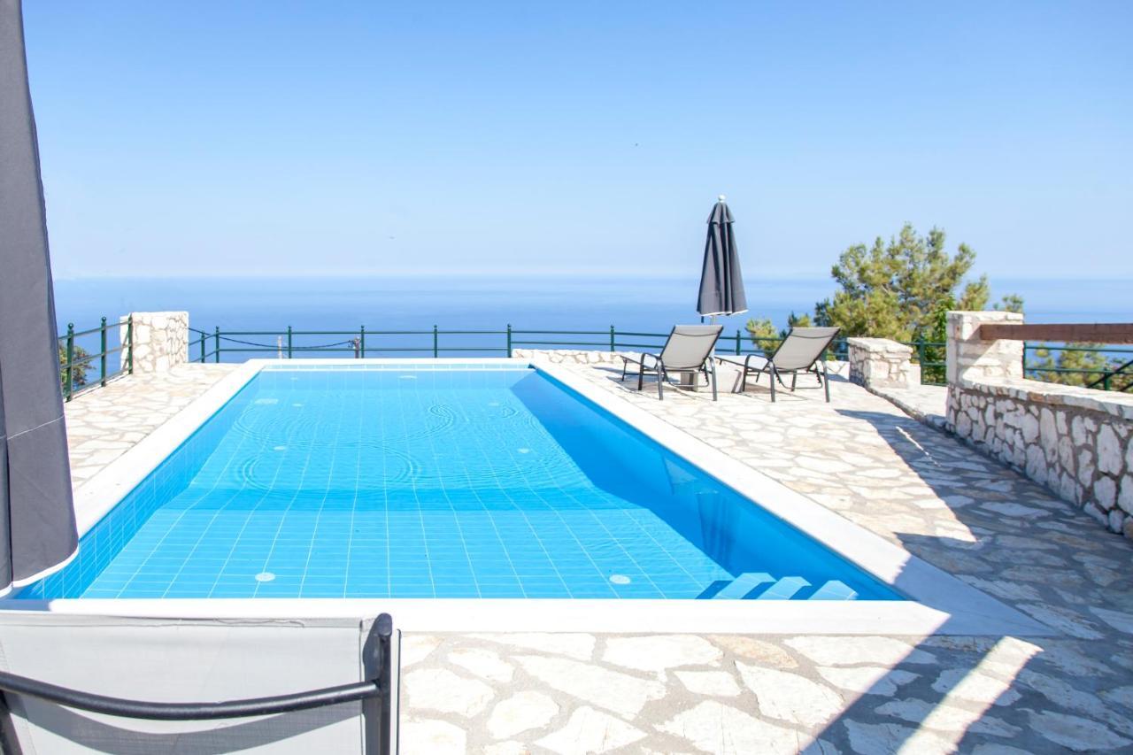 Villa Skyfall Kalamítsi エクステリア 写真