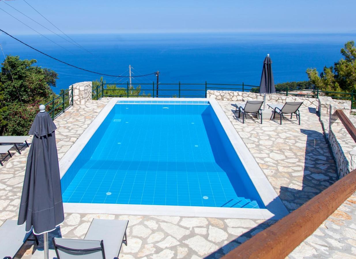 Villa Skyfall Kalamítsi エクステリア 写真